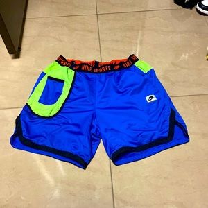 Nike mens L shorts